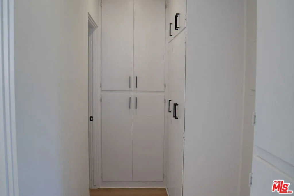 4579 Ambrose Avenue 8, Los Angeles, California 90027 home-pic-28